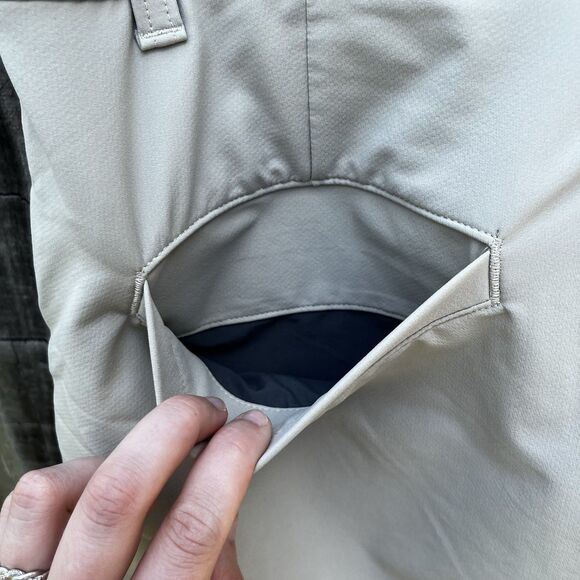 Under Armour Men's 32 UA Tech Stretch Khaki Golf Shorts Performance 1350071 - Picture 8 of 13